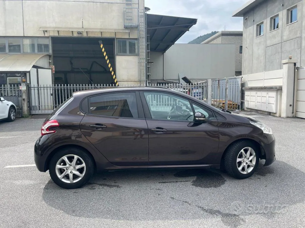 Peugeot 208 2014 photo 5