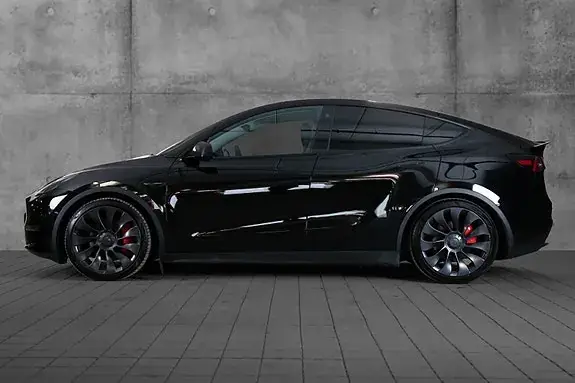 Tesla Model Y 2023 photo 2