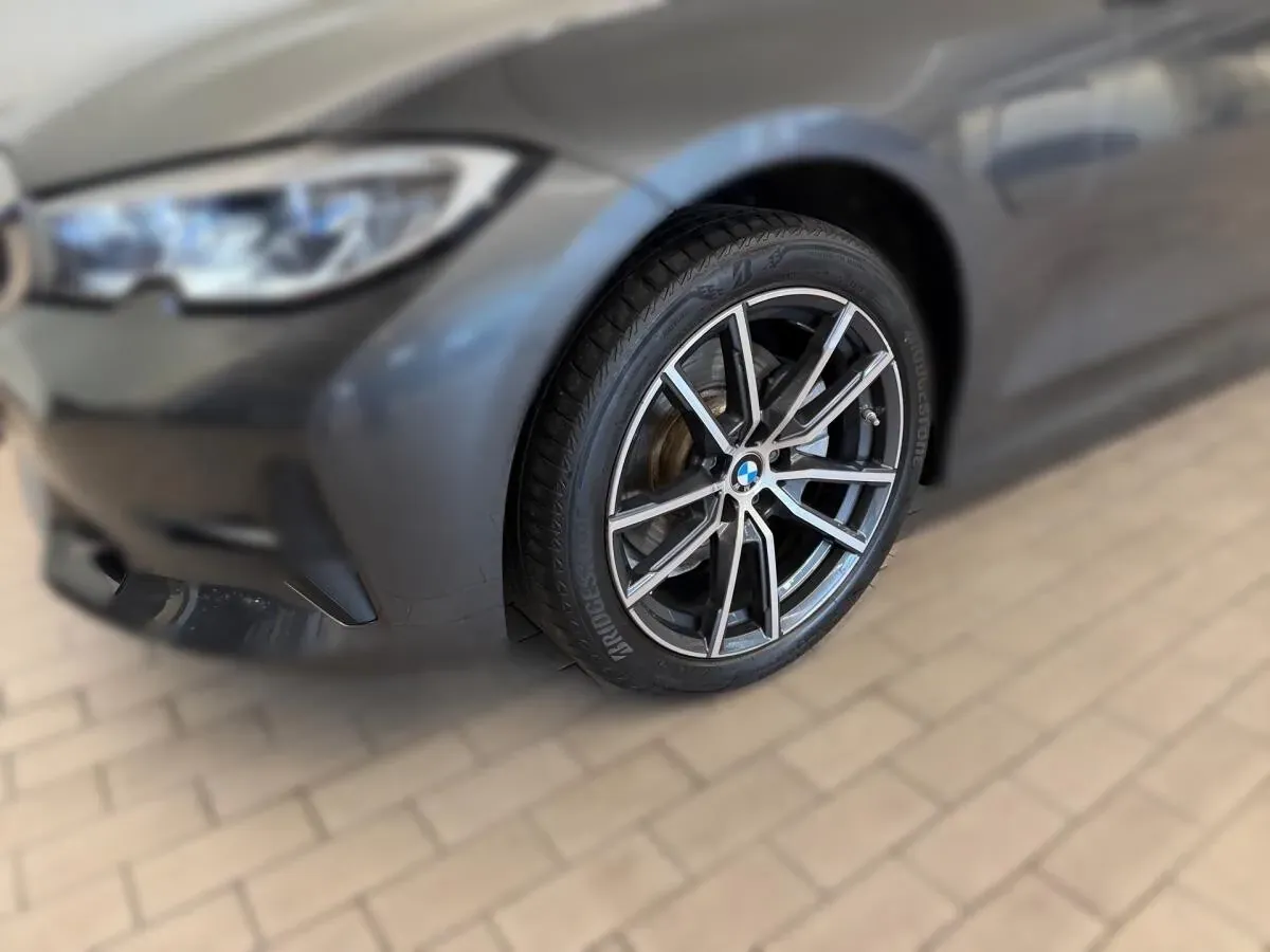 BMW 3 Series 2021 photo 3