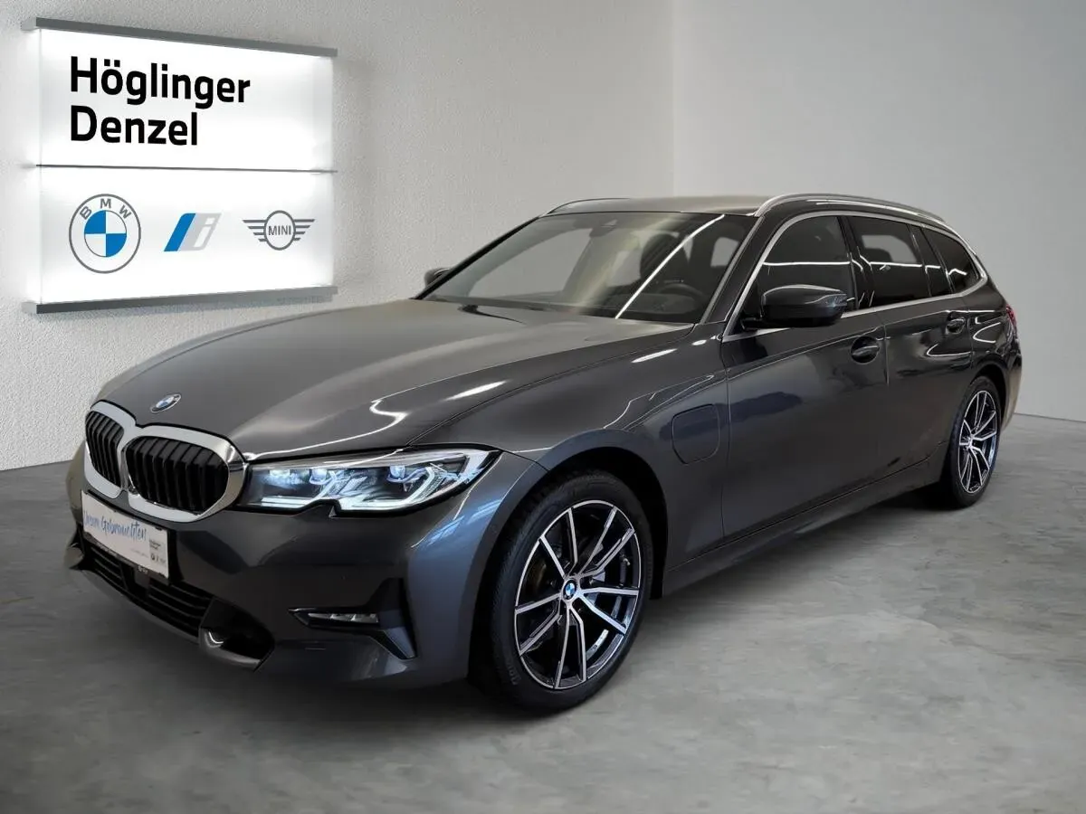 BMW 3 Series 2021 photo 2