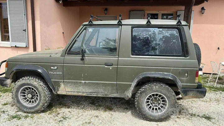 Mitsubishi Pajero 1984 photo 3