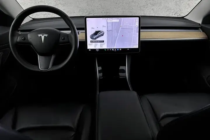 Tesla Model 3 2020 photo 2