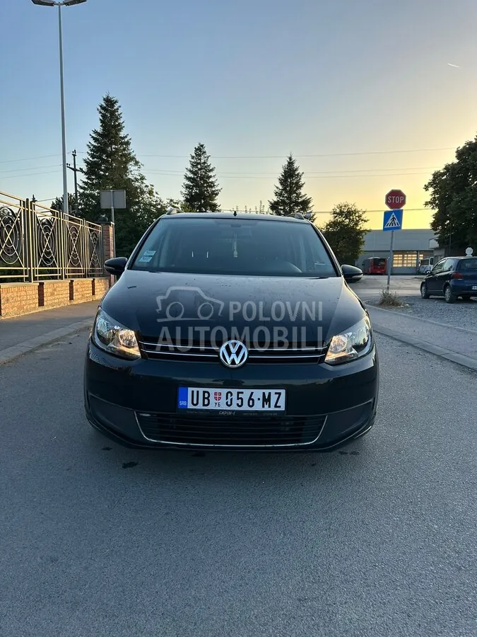 Volkswagen Touran 2011 photo 3