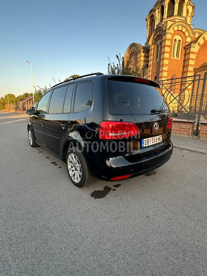 Volkswagen Touran 2011 photo 4