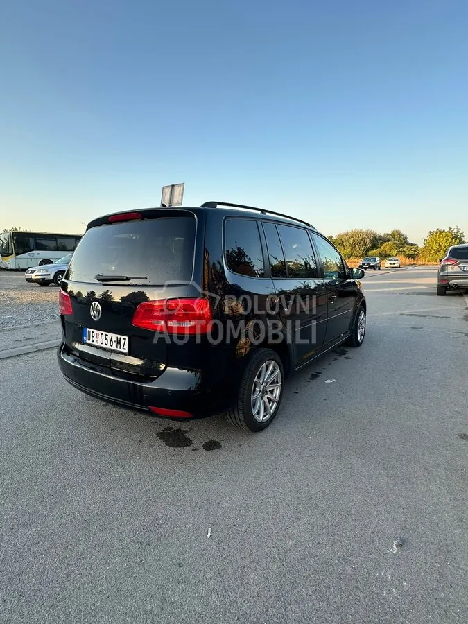 Volkswagen Touran 2011 photo 5