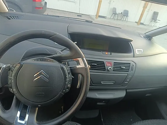 Citroen Grand C4 Picasso 2010 photo 2