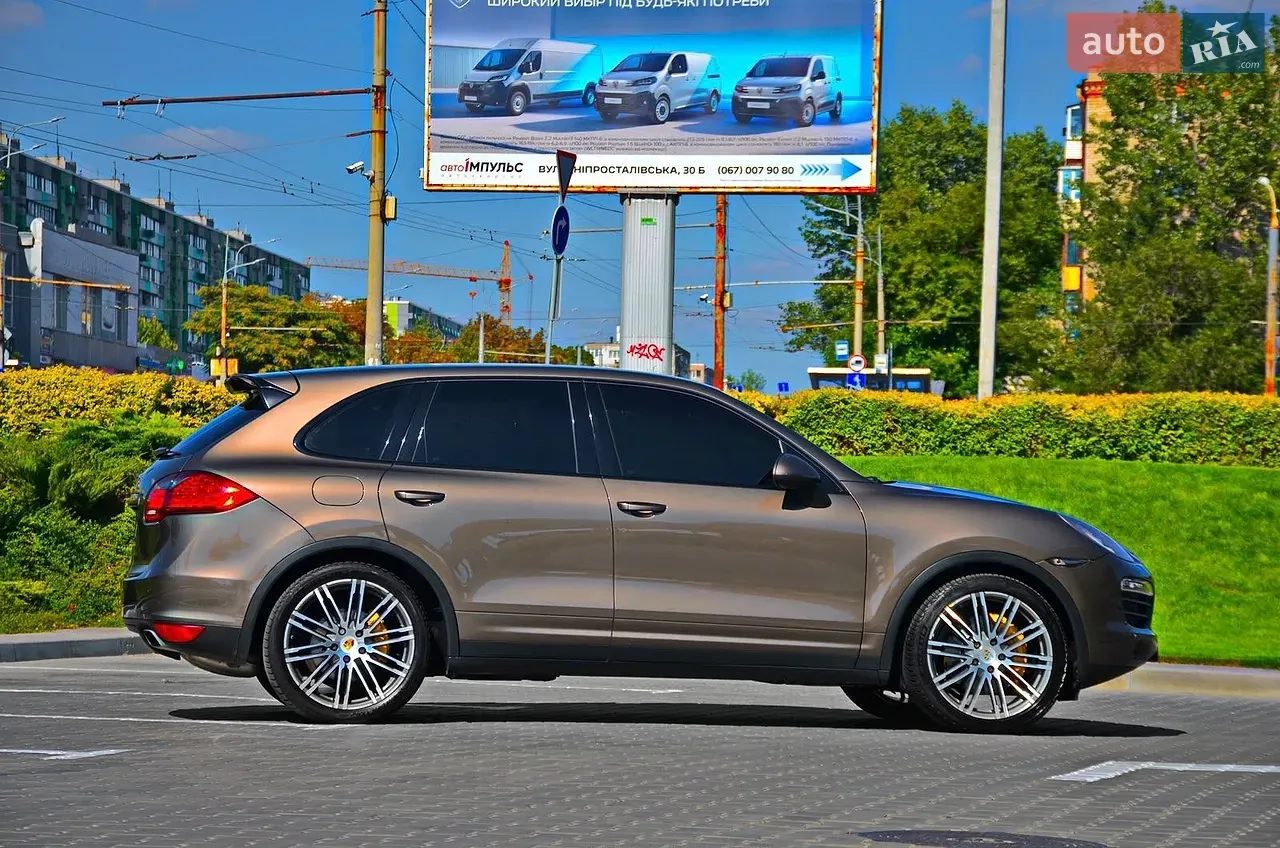 Porsche Cayenne 2012 photo 2