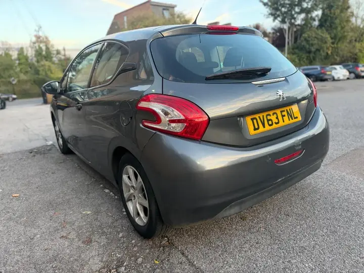 Peugeot 208 2013 photo 5