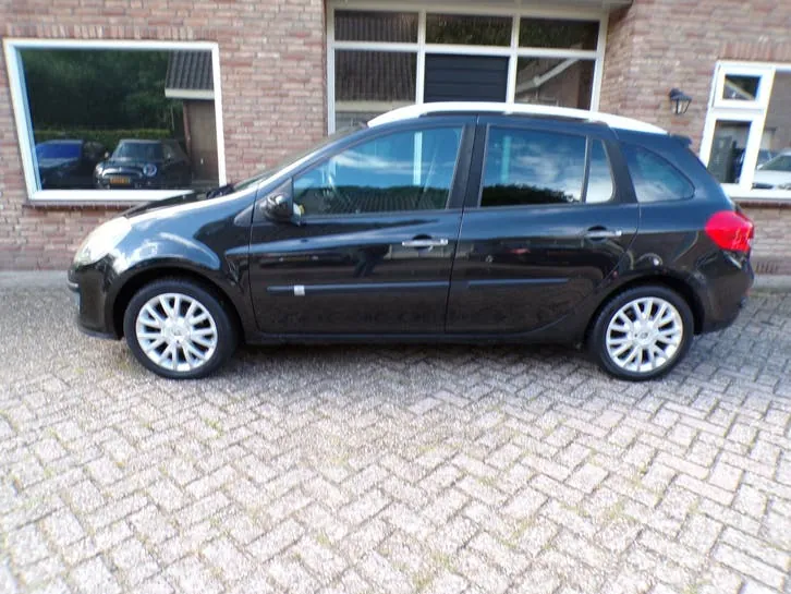 Renault Clio 2009 photo 2