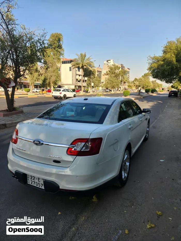 Ford Taurus 2011 photo 4
