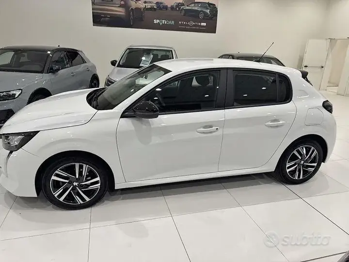 Peugeot 208 2023 photo 2