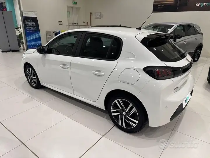Peugeot 208 2023 photo 3