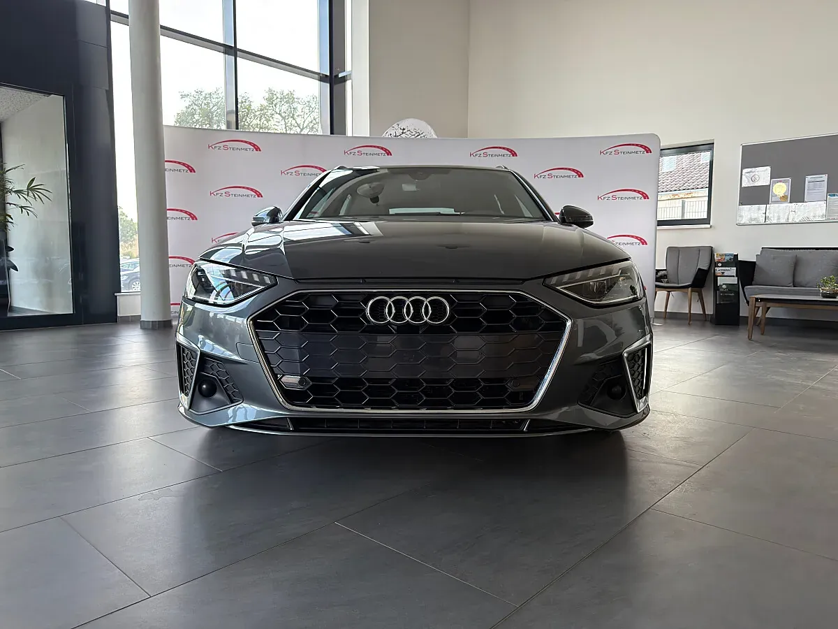 Audi A4 2023 photo 2
