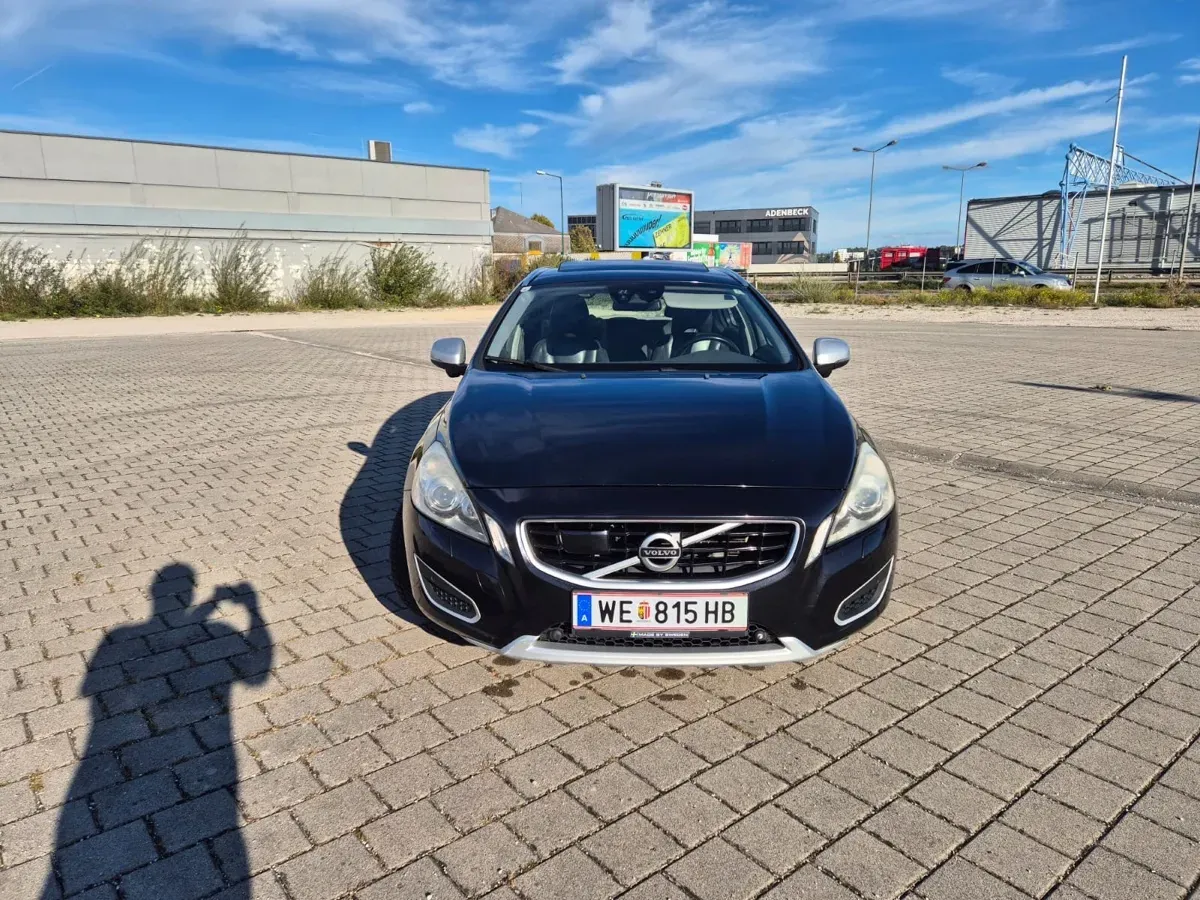 Volvo V60 2011 photo 2
