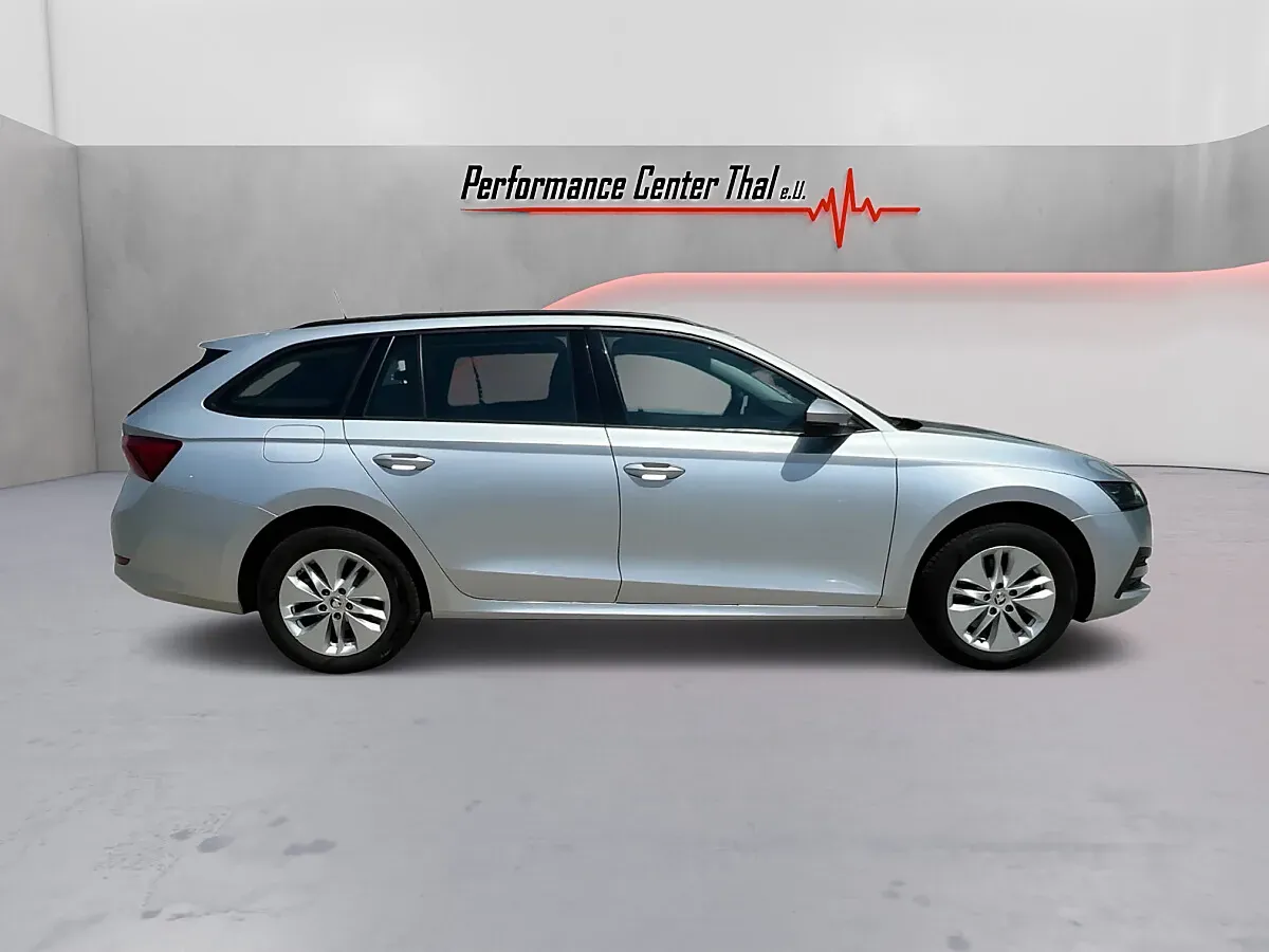 Skoda Octavia 2022 photo 2