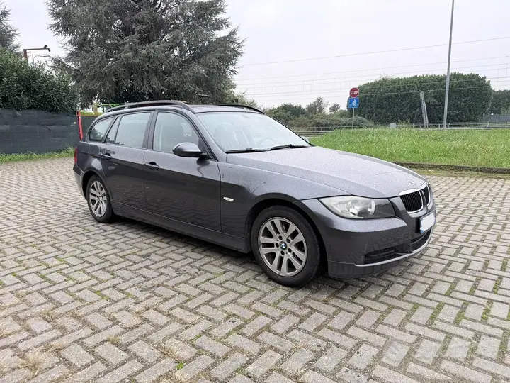 BMW 320D 2007 photo 2