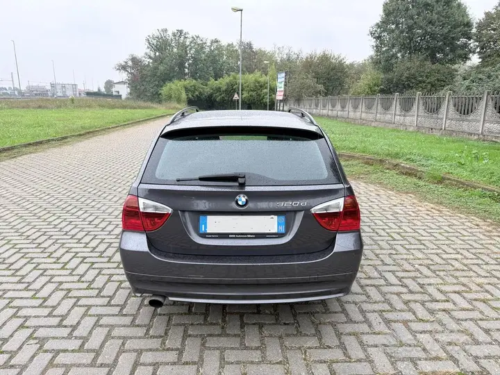 BMW 320D 2007 photo 4