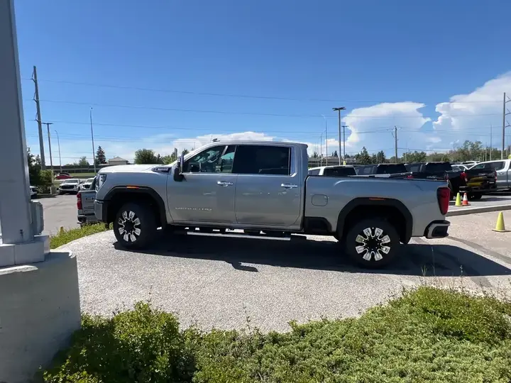 GMC Sierra 3500Hd 2026 photo 2