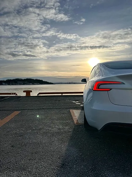 Tesla Model 3 2024 photo 4
