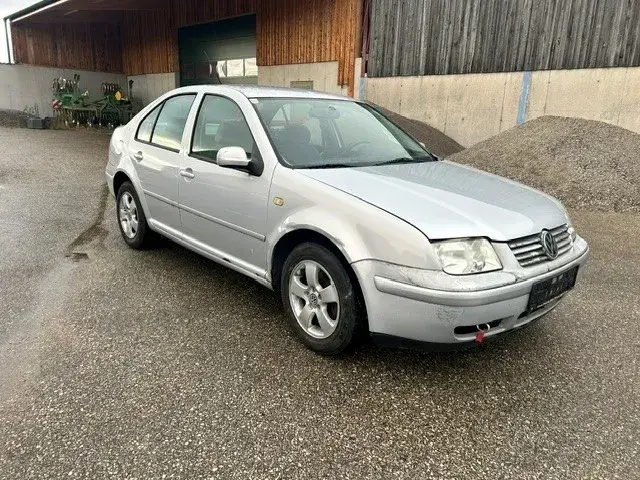Volkswagen Bora 1999 photo 2