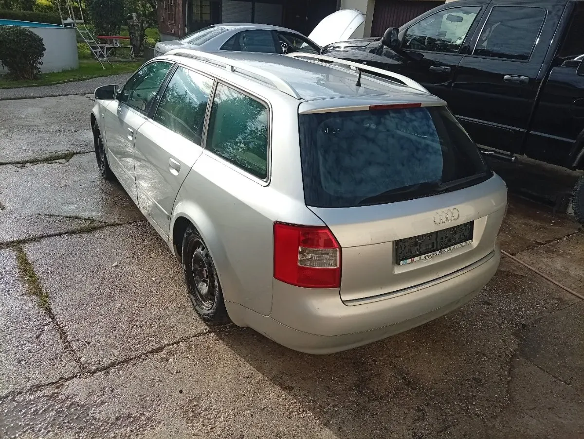 Audi A4 2004 photo 2