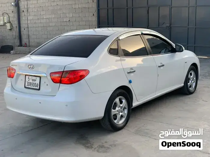Hyundai Avante 2010 photo 2