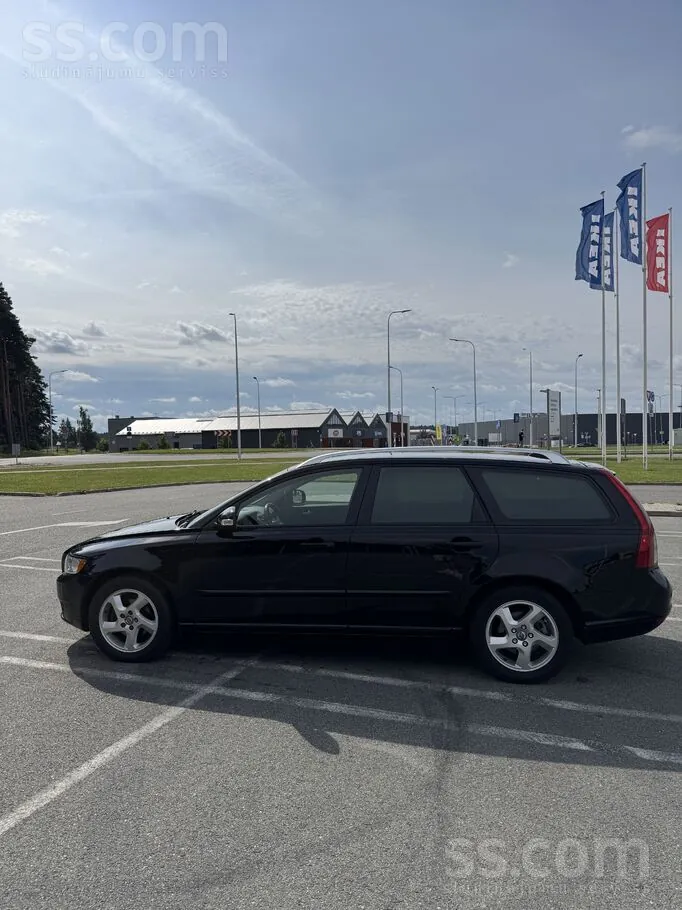 Volvo V50 2010 photo 2