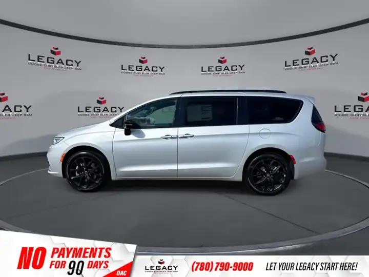 Chrysler Pacifica 2026 photo 5