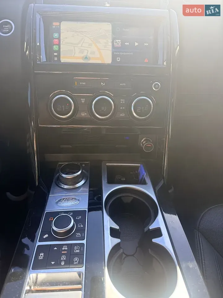 Land Rover Discovery 2018 photo 3