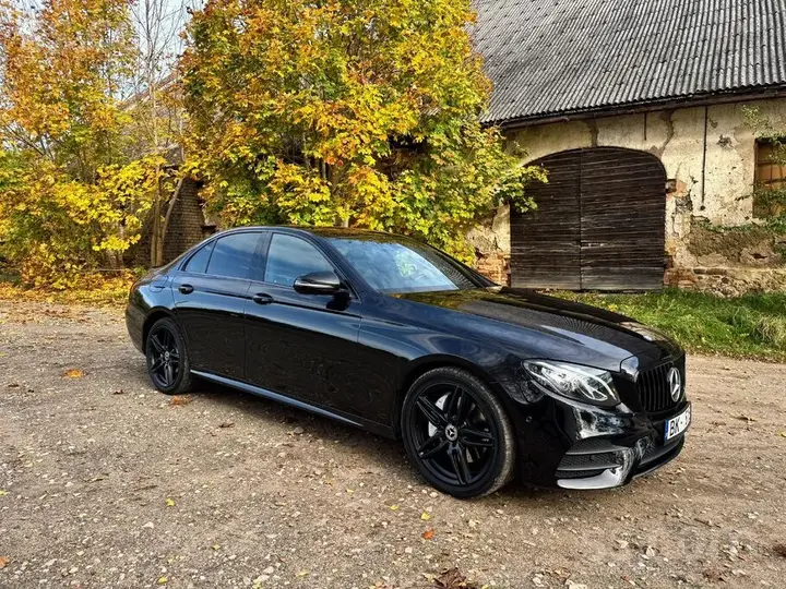 Mercedes-Benz E220 2016 photo 4