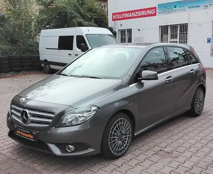 Mercedes-Benz B 200