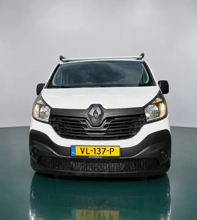 Renault Trafic 2015 photo 2
