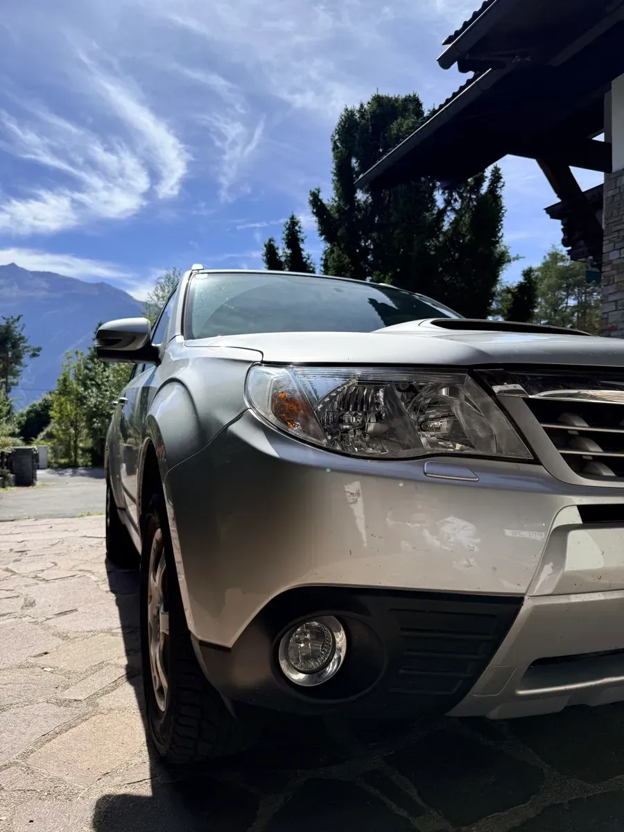 Subaru Forester 2011 photo 2