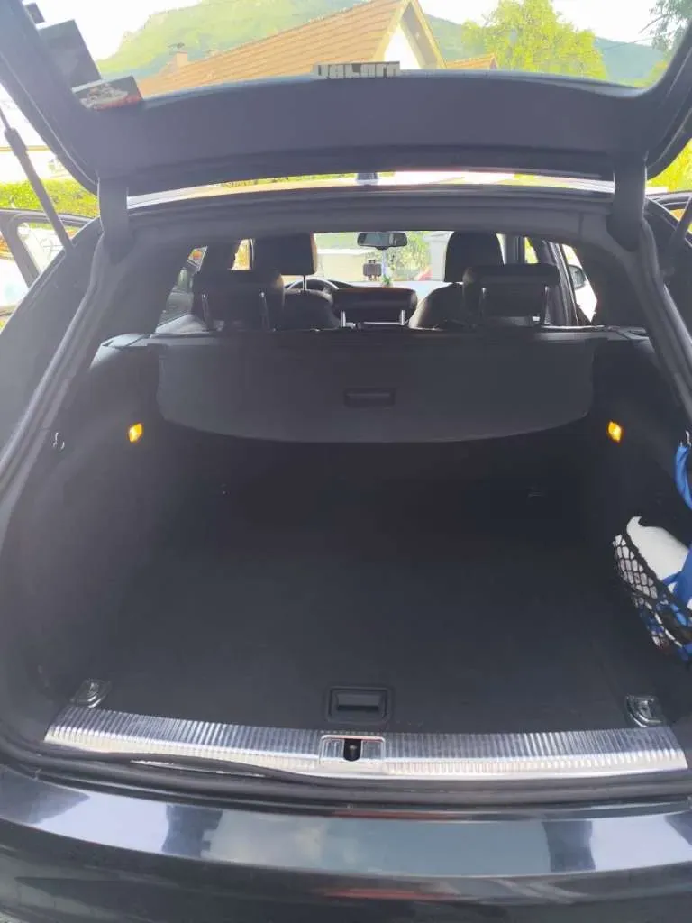 Audi A4 2011 photo 2