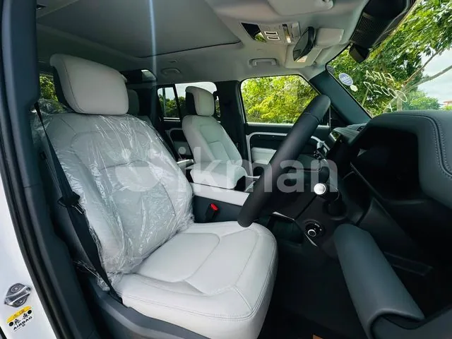 Land Rover Defender photo 5