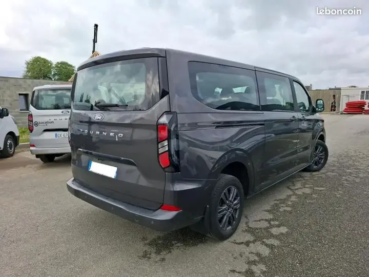 Ford Tourneo Custom 2024 photo 2