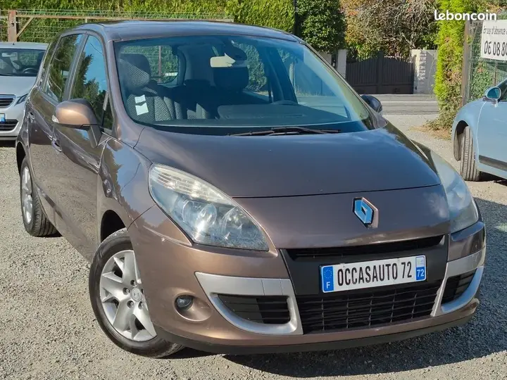 Renault Megane 2011 photo 2
