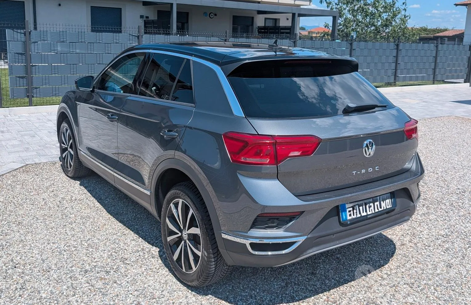 Volkswagen T-Roc 2018 photo 2
