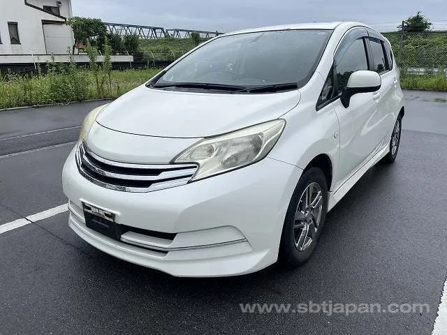 Nissan Dba-E12 2014 photo 2