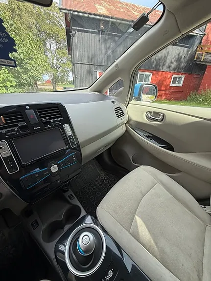 Nissan Leaf 2012 photo 2