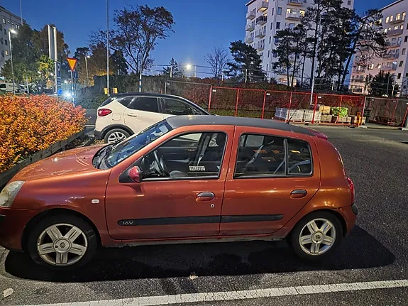 Renault Clio 2005 photo 2