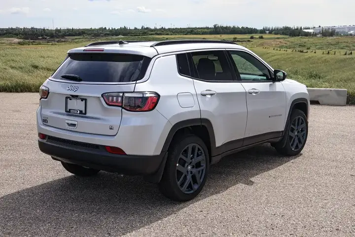 Jeep Compass 2026 photo 4