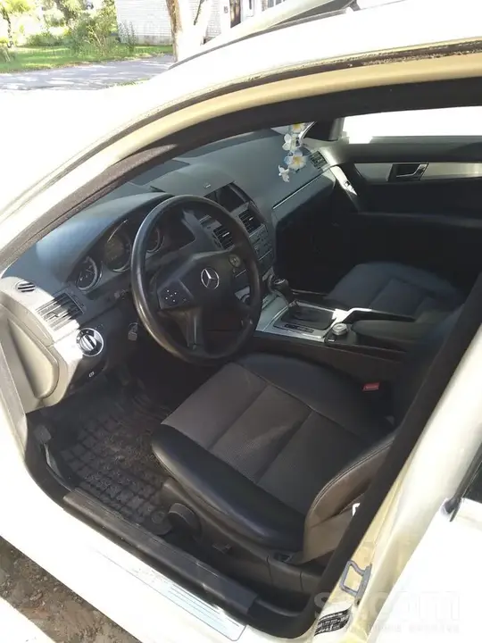 Mercedes-Benz C220 2010 photo 3