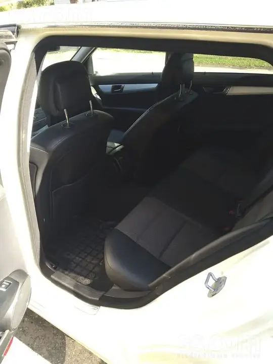 Mercedes-Benz C220 2010 photo 4