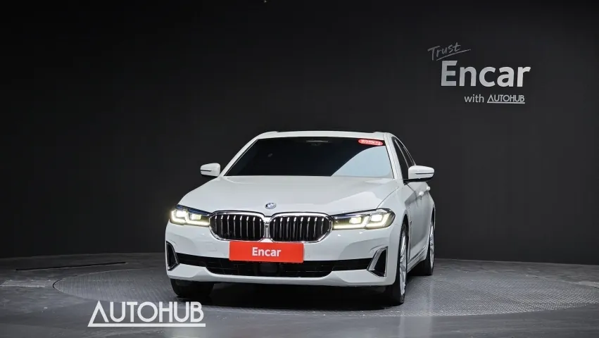 BMW 5 Series photo 3