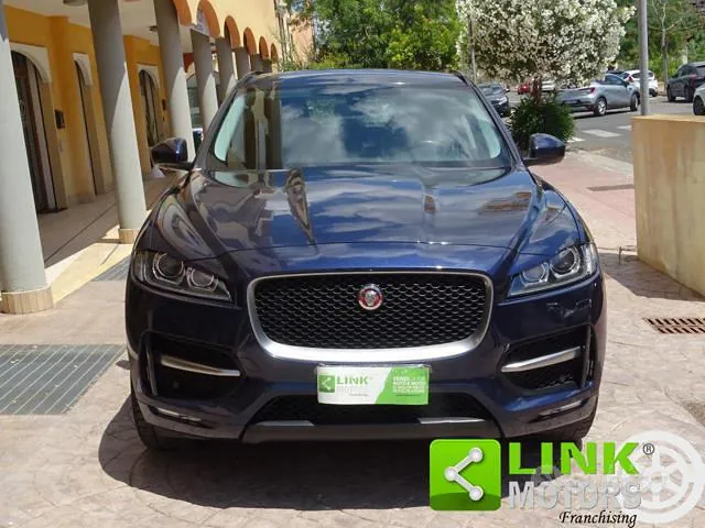 Jaguar F-Pace 2017 photo 2
