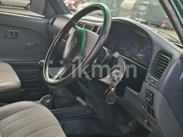 Toyota Hilux 2002 photo 3