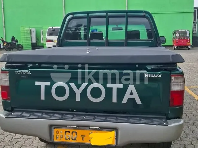 Toyota Hilux 2002 photo 2