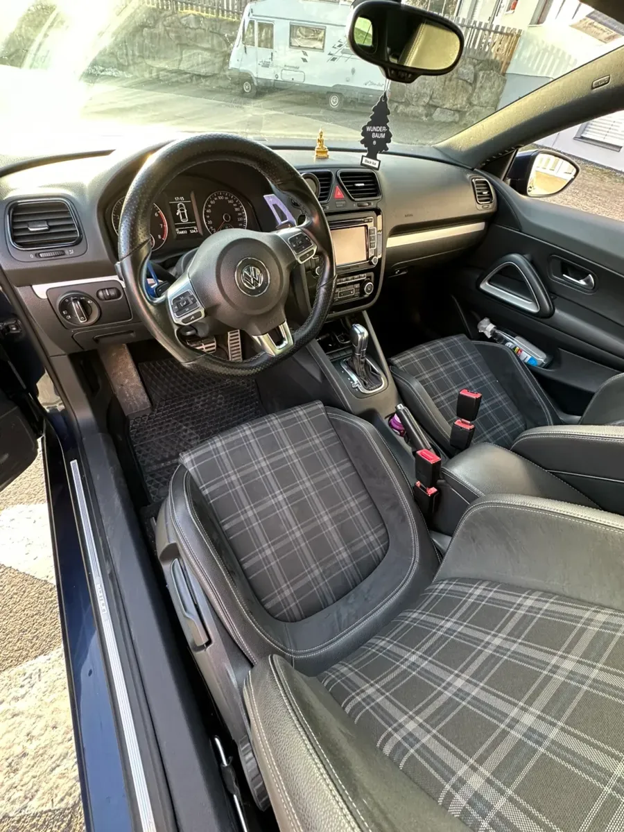 Volkswagen Scirocco 2011 photo 2
