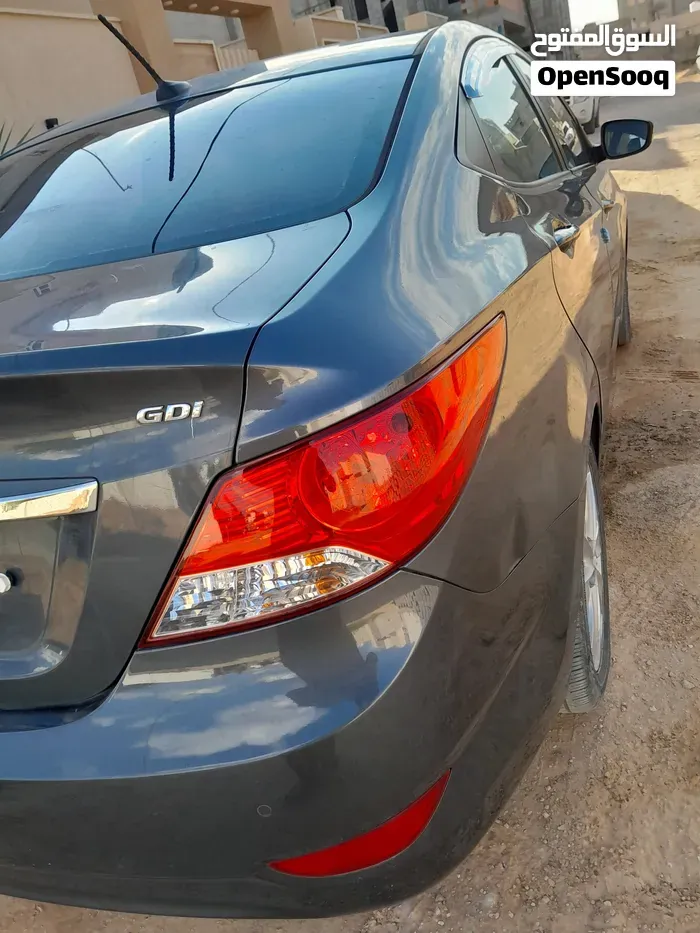 Hyundai Accent 2011 photo 4